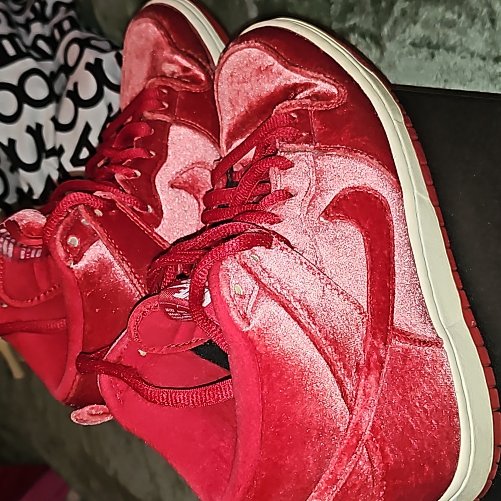 Nike Dunk high tops red velvet shoes size 6 pre owned